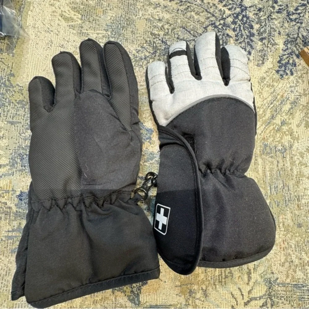 Swiss Tech EUC Black and Gray Performance Cold‎ Weather Gloves Unisex kids size